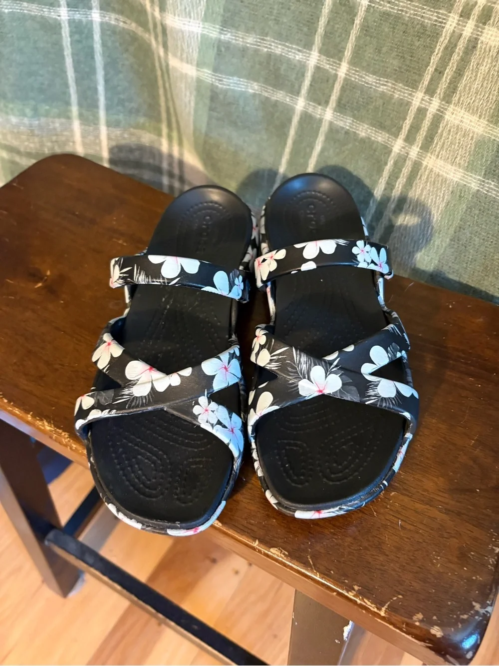 CROCS Meleen Black Floral Cross-Strap Sandals
